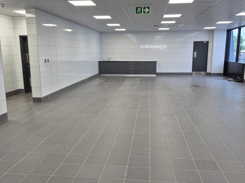New distribution centre to rent in Longmeadow/Meadowview, JHB - Photo 6