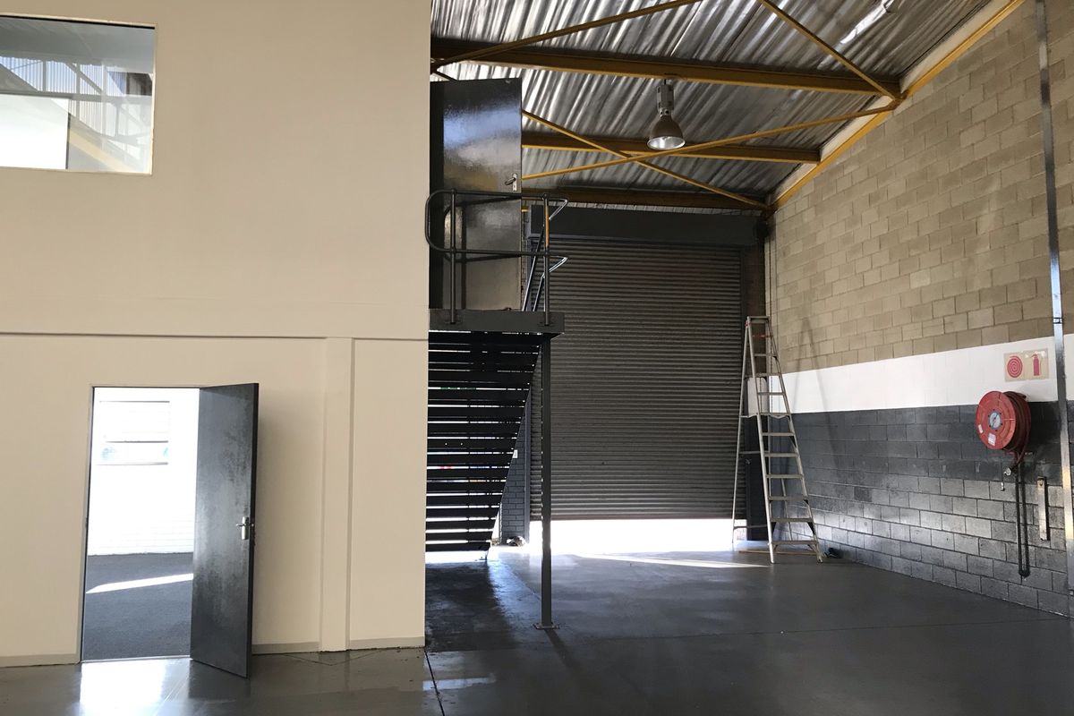 587m2 Warehouse to Let in Kya Sand - Photo 2