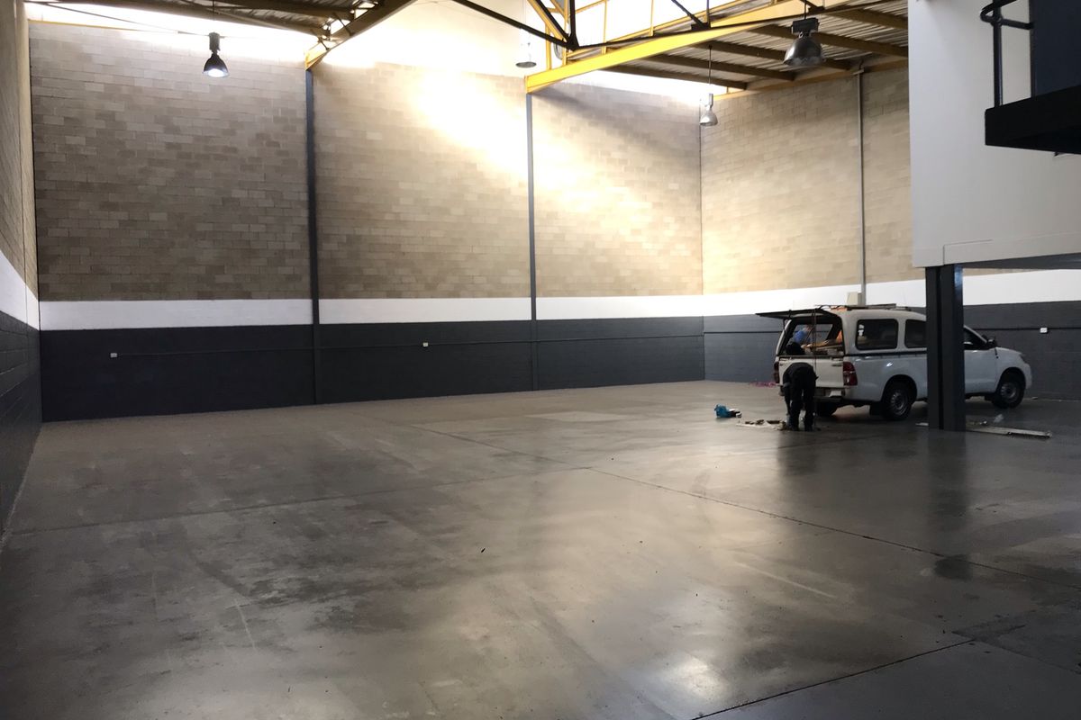 587m2 Warehouse to Let in Kya Sand - Photo 3