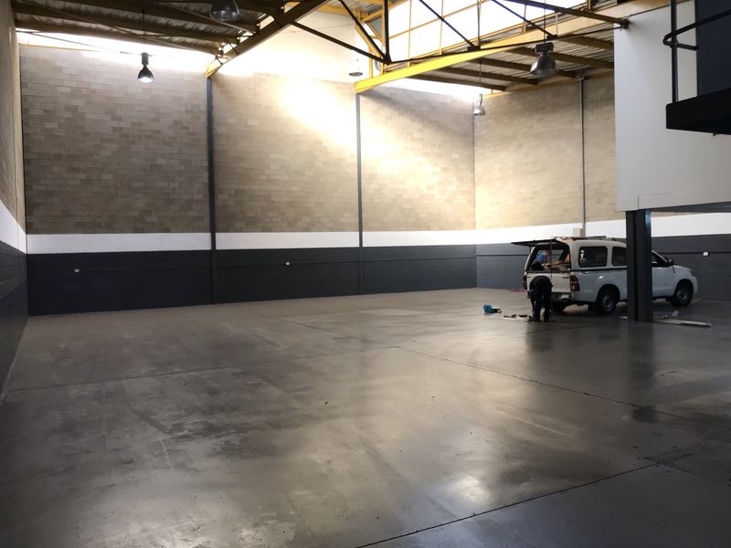 587m2 Warehouse to Let in Kya Sand - Photo 3