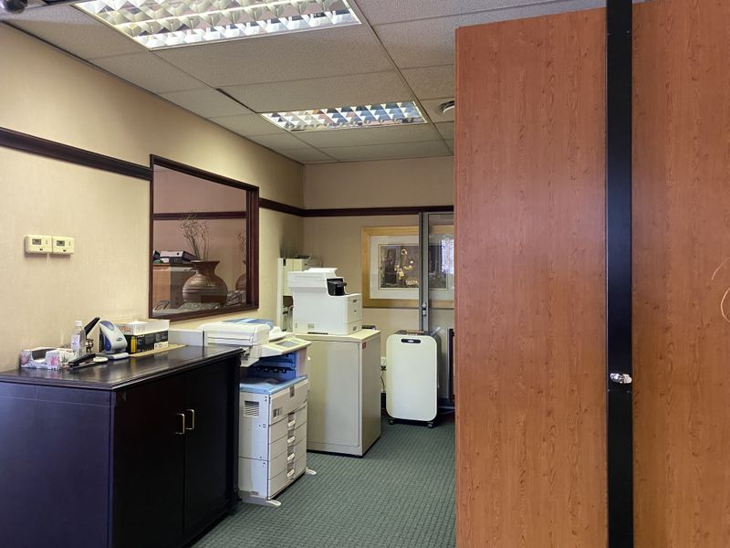Prestigious air-conditioned offices to rent in Houghton - Photo 5