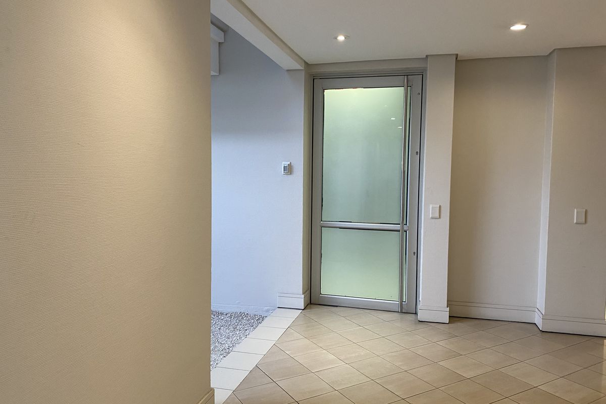 Prestigious air-conditioned offices to rent in Houghton - Photo 3