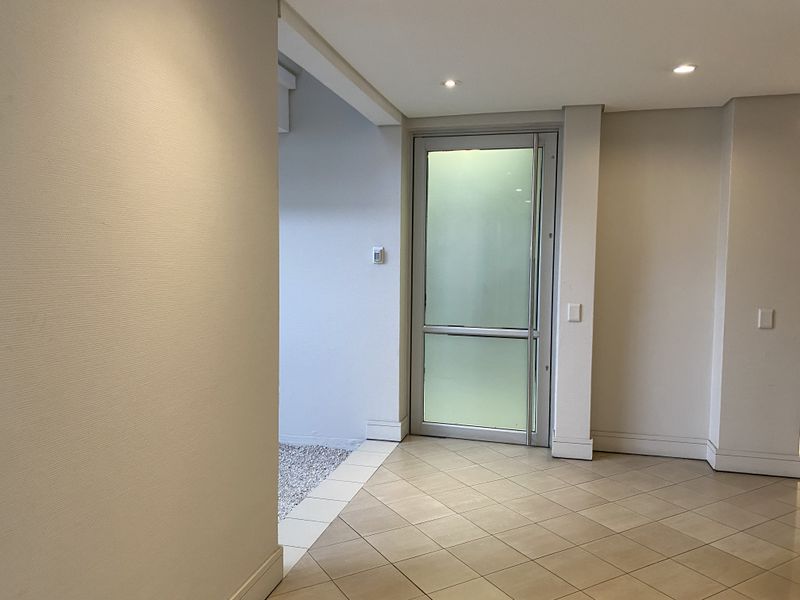 Prestigious air-conditioned offices to rent in Houghton - Photo 3