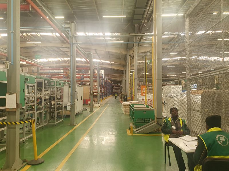 Warehouse & corporate office with motorway exposure - Photo 5