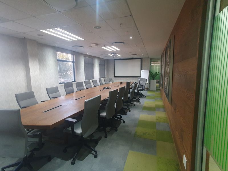 Warehouse & corporate office with motorway exposure - Photo 10