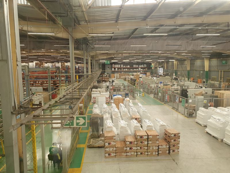 Warehouse & corporate office with motorway exposure - Photo 6