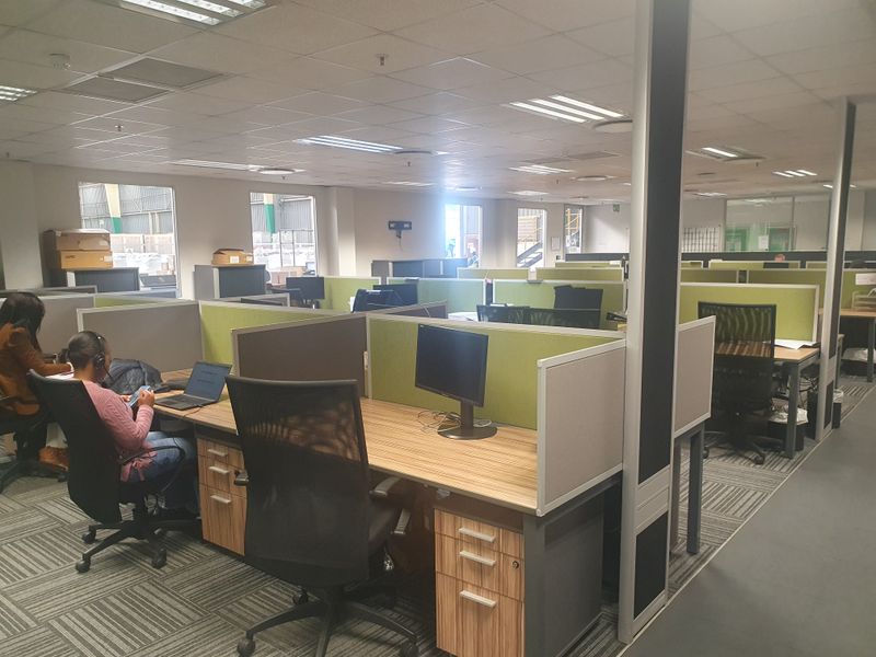 Warehouse & corporate office with motorway exposure - Photo 7