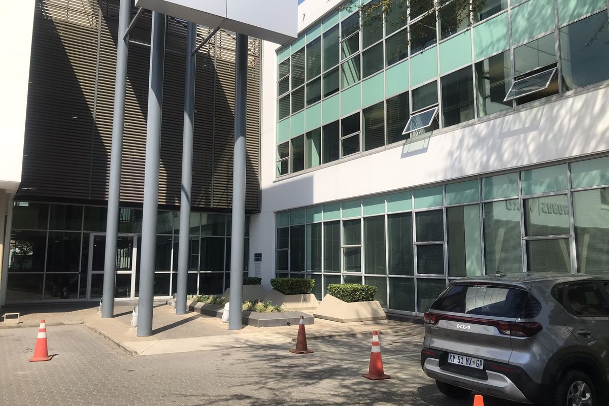 4 Star Green Rated Offices available with signage opportunity - Photo 2