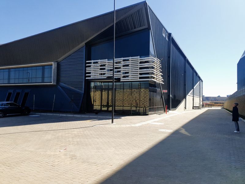 New warehouse to let in Waterfall Logistics Precinct, Midrand - Photo 10