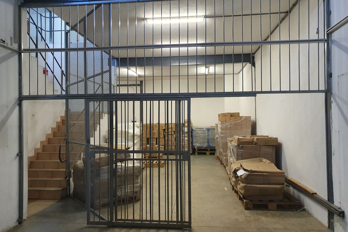 Sectional title mini unit for sale in business park, Midrand - Photo 4