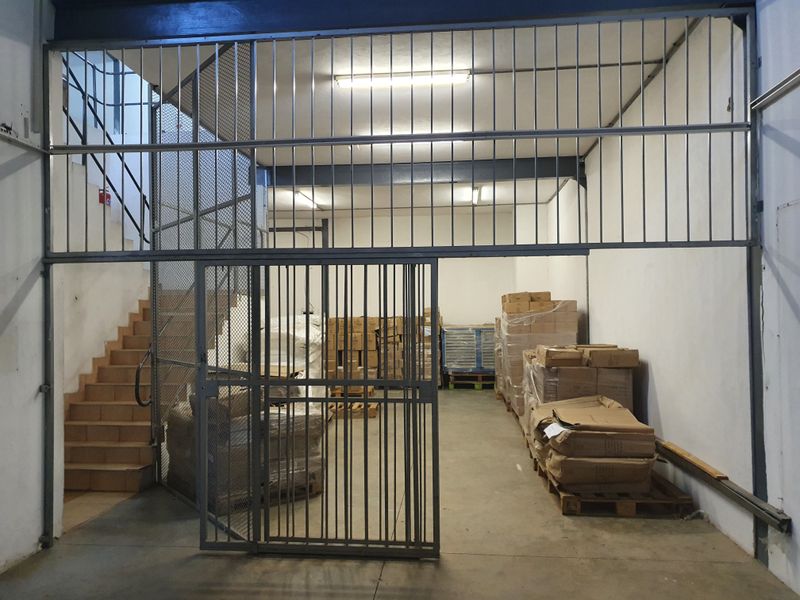 Sectional title mini unit for sale in business park, Midrand - Photo 4