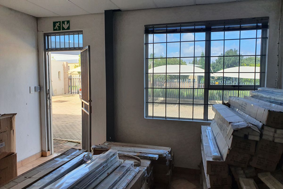 Sectional title mini unit for sale in business park, Midrand - Photo 2