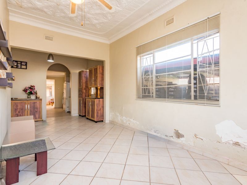 Golden oldie family home for sale in West Krugersdorp - Photo 9