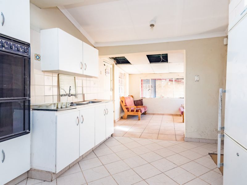Golden oldie family home for sale in West Krugersdorp - Photo 6