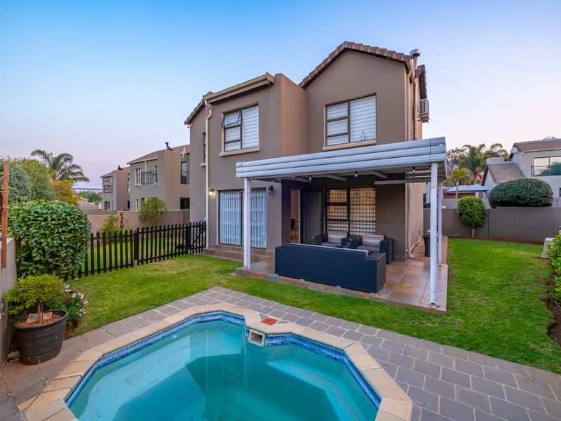 3 BEDROOM CLUSTER WITH HEATED SWIMMING POOL - Photo 3