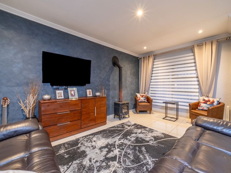 3 BEDROOM CLUSTER WITH HEATED SWIMMING POOL - Photo 9