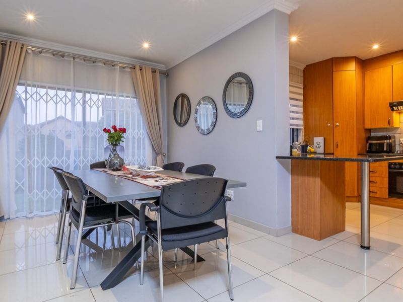 3 BEDROOM CLUSTER WITH HEATED SWIMMING POOL - Photo 8