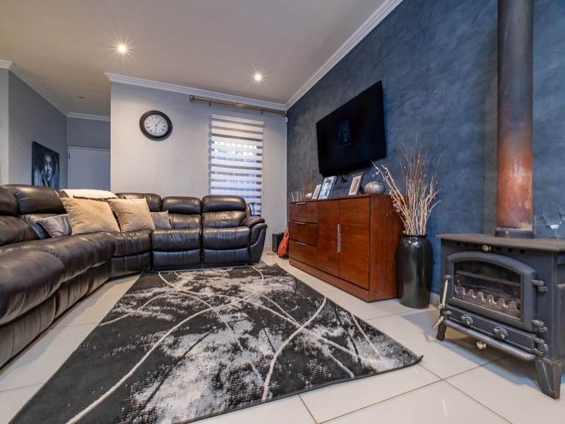 3 BEDROOM CLUSTER WITH HEATED SWIMMING POOL - Photo 7