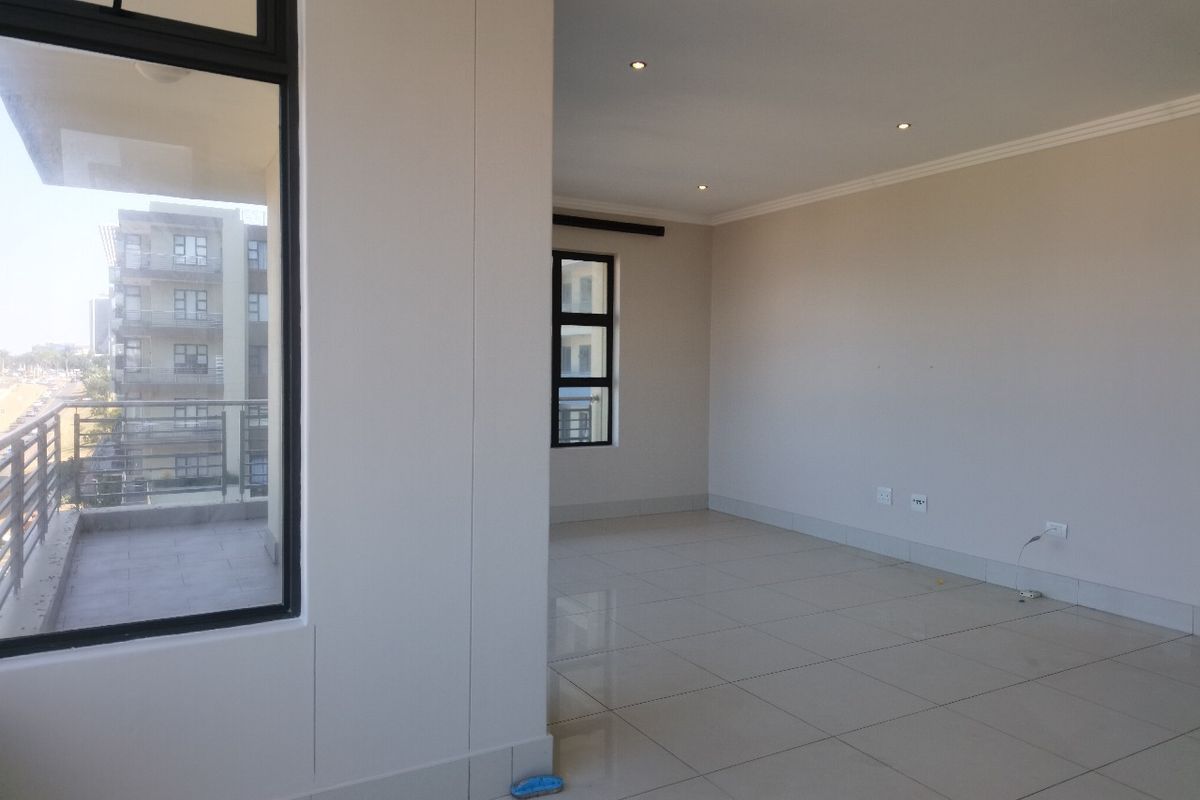 Modern 3 Bedroom Apartment in Popular One on Herrwood - Photo 5