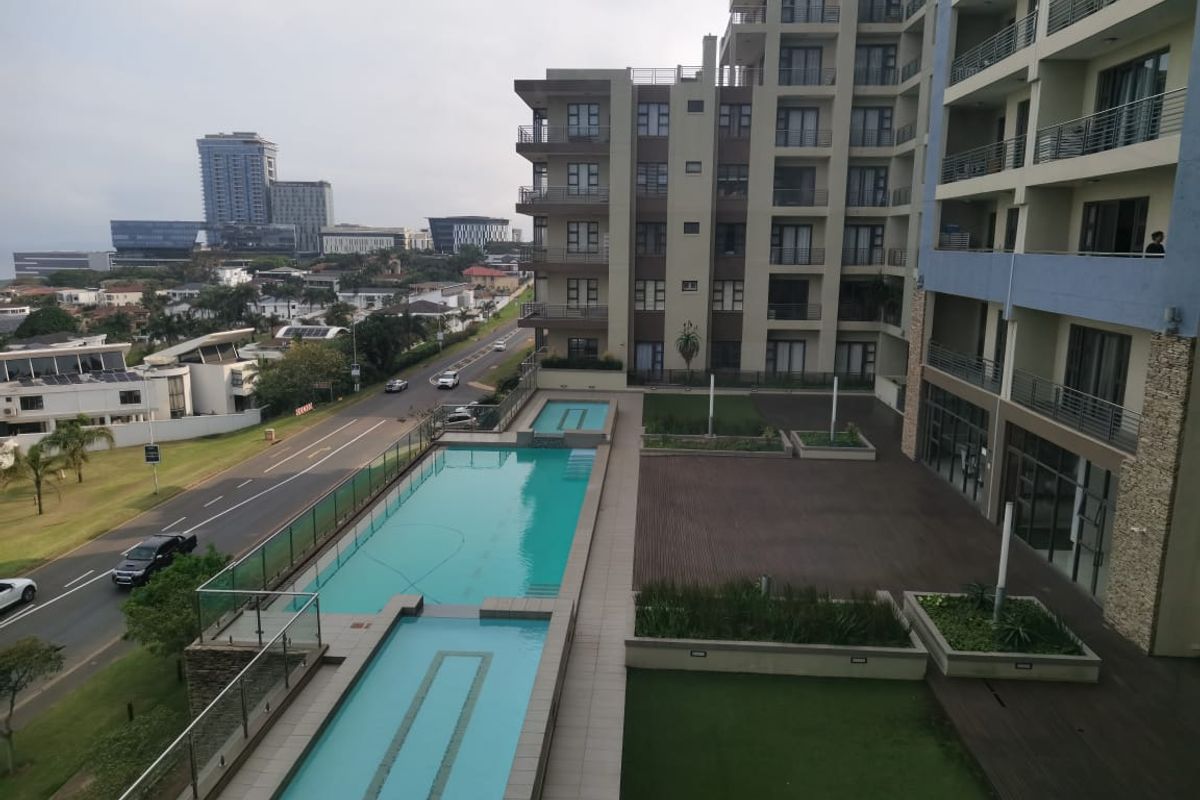 Modern 3 Bedroom Apartment in Popular One on Herrwood - Photo 2