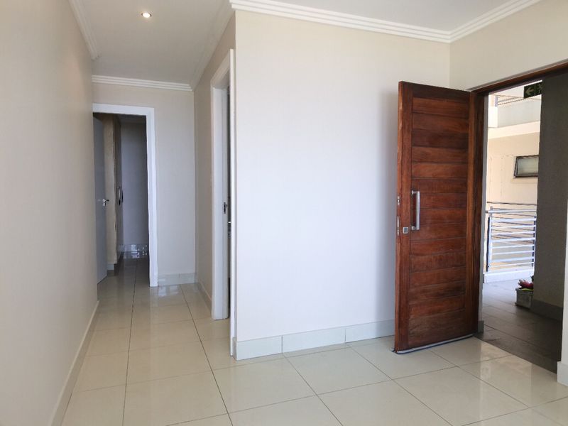 Modern 3 Bedroom Apartment in Popular One on Herrwood - Photo 10