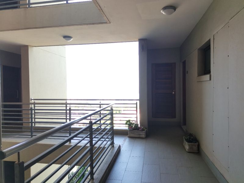 Modern 3 Bedroom Apartment in Popular One on Herrwood - Photo 6