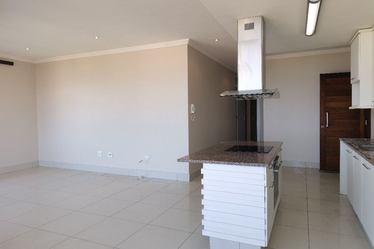 Modern 3 Bedroom Apartment in Popular One on Herrwood - Photo 3