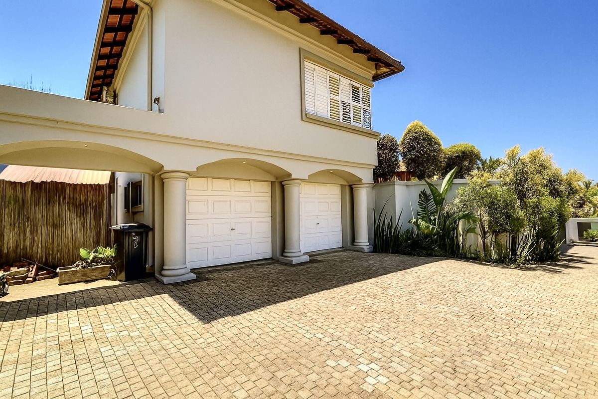 Move-in-ready Tuscan Inspired 5-bedroom family home in Umhlanga Rocks! - Photo 3