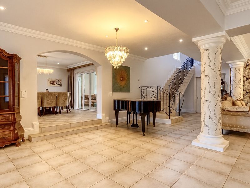 Move-in-ready Tuscan Inspired 5-bedroom family home in Umhlanga Rocks! - Photo 9