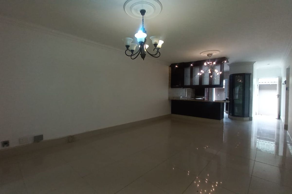 3 Bedroom Town House For Sale In Mount Edgecombe - Photo 3