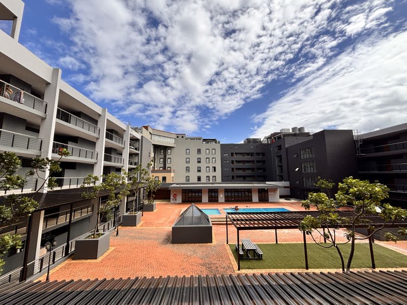 Stunning 2-Bedroom, 2-Bathroom Apartment at Le Boulevard, Umhlanga - Photo 2