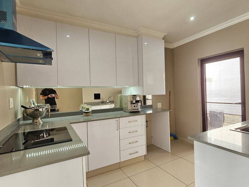 Townhouse Pending Sale In Umhlanga - Photo 2