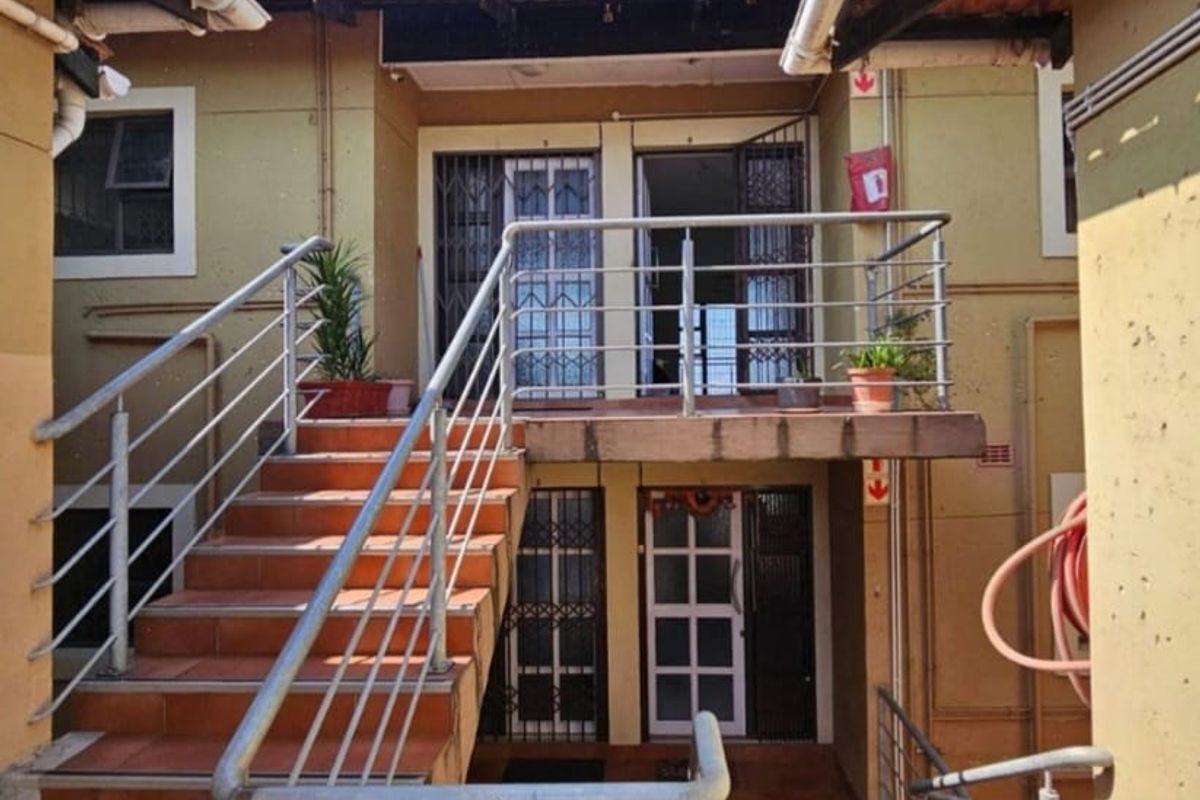 Spacious Apartment for Sale - Photo 2