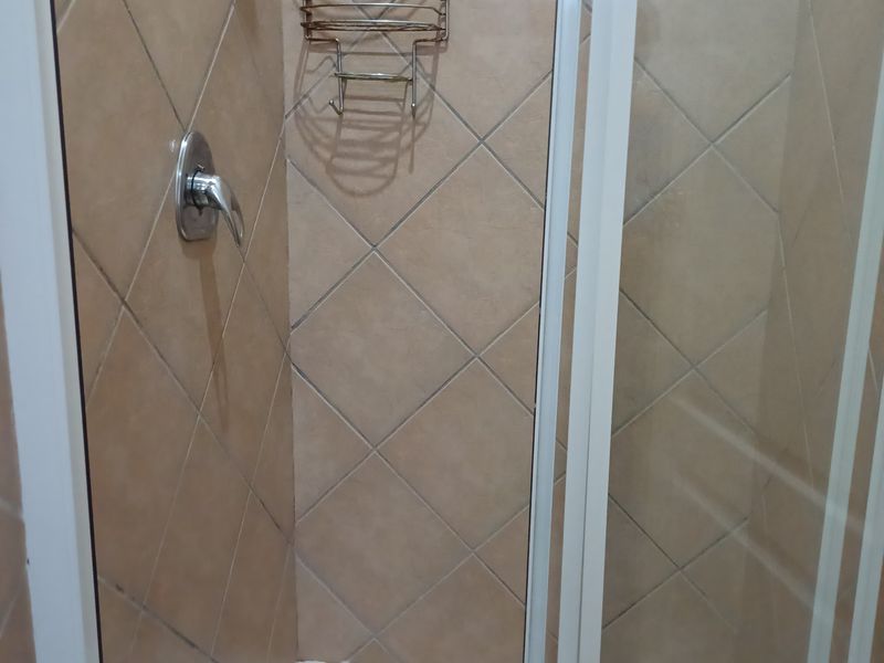 FULLY FITTED 1 BEDROOM APARTMENT TO LET IN UMHLANGA - Photo 8