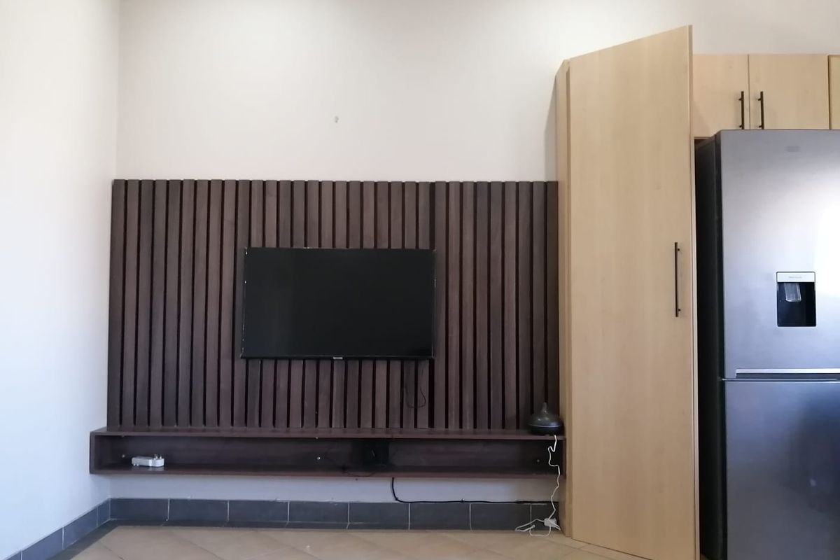 FULLY FITTED 1 BEDROOM APARTMENT TO LET IN UMHLANGA - Photo 3