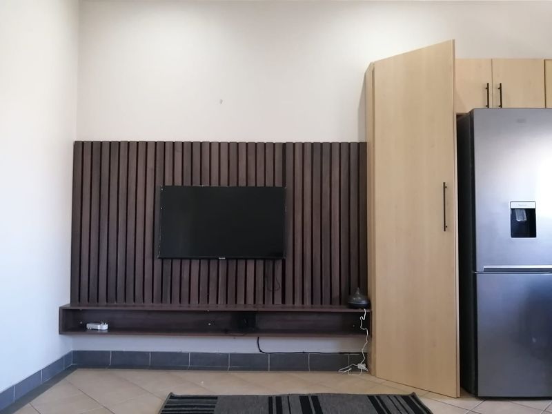 FULLY FITTED 1 BEDROOM APARTMENT TO LET IN UMHLANGA - Photo 3