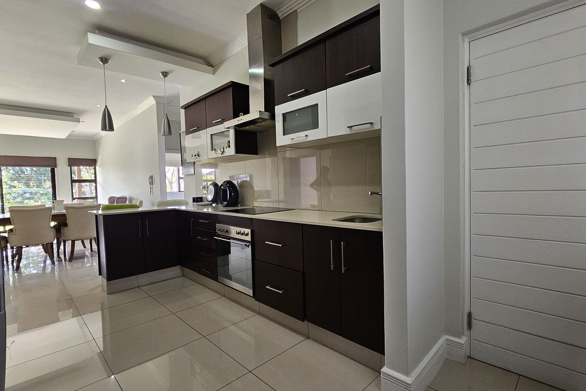 Ideal single story townhouse - Photo 3