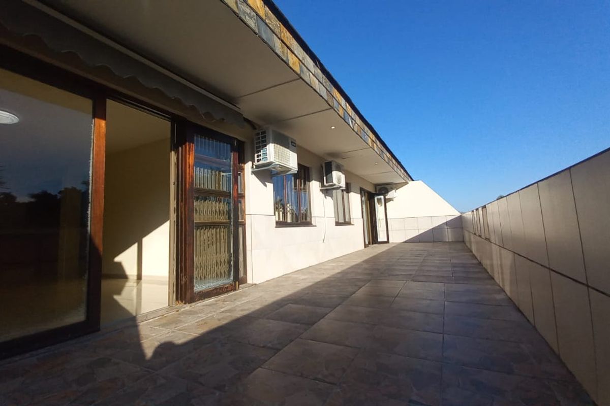 3 Bedroom Apartment For Sale in Durban North - Photo 4