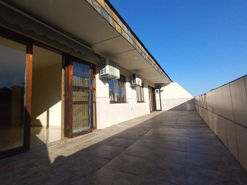 3 Bedroom Apartment For Sale in Durban North - Photo 4