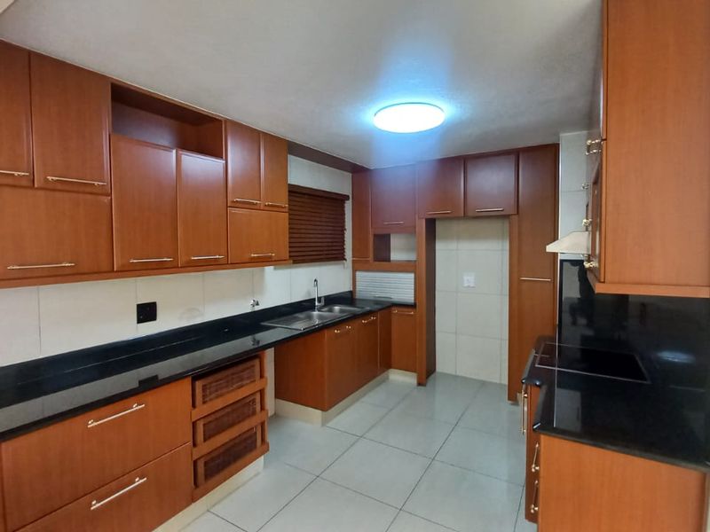 3 Bedroom Apartment For Sale in Durban North - Photo 7
