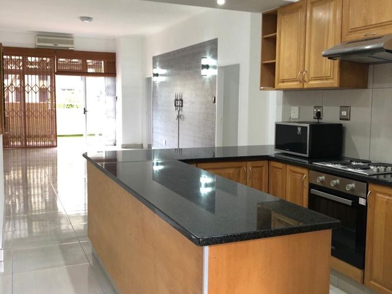 3 bedroom apartment for sale in umhlanga - Photo 1
