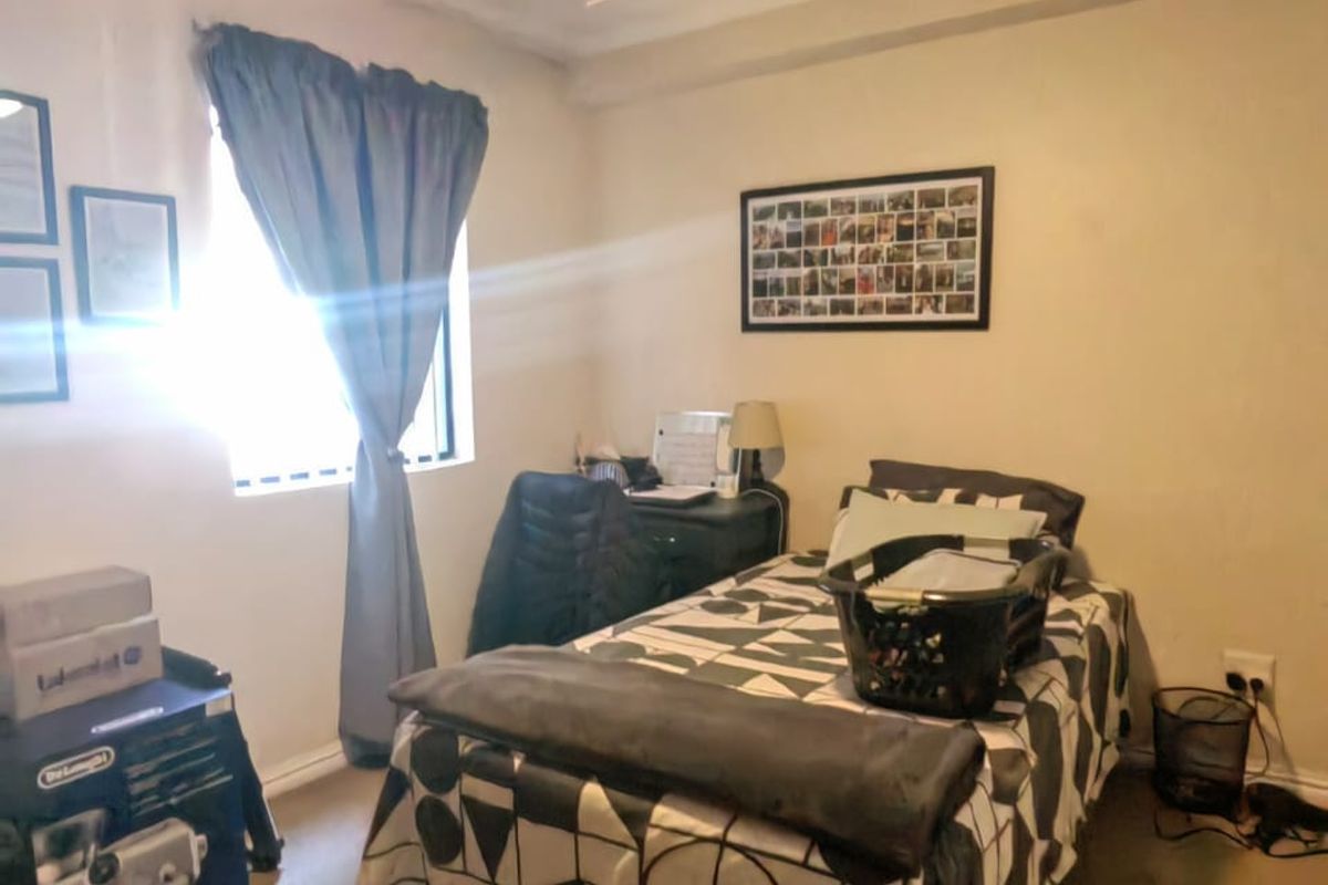 Chic Urban Living In The Heart Of Umhlanga - 3 bed , 3 bath with Double Balcony Views - Photo 5