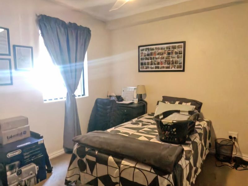 Chic Urban Living In The Heart Of Umhlanga - 3 bed , 3 bath with Double Balcony Views - Photo 5