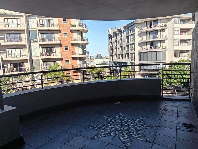 Chic Urban Living In The Heart Of Umhlanga - 3 bed , 3 bath with Double Balcony Views - Photo 10