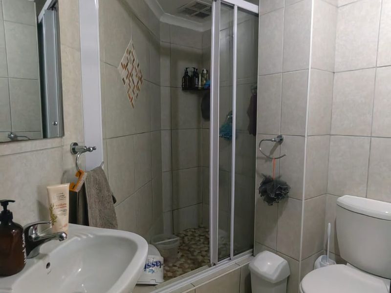 Chic Urban Living In The Heart Of Umhlanga - 3 bed , 3 bath with Double Balcony Views - Photo 9