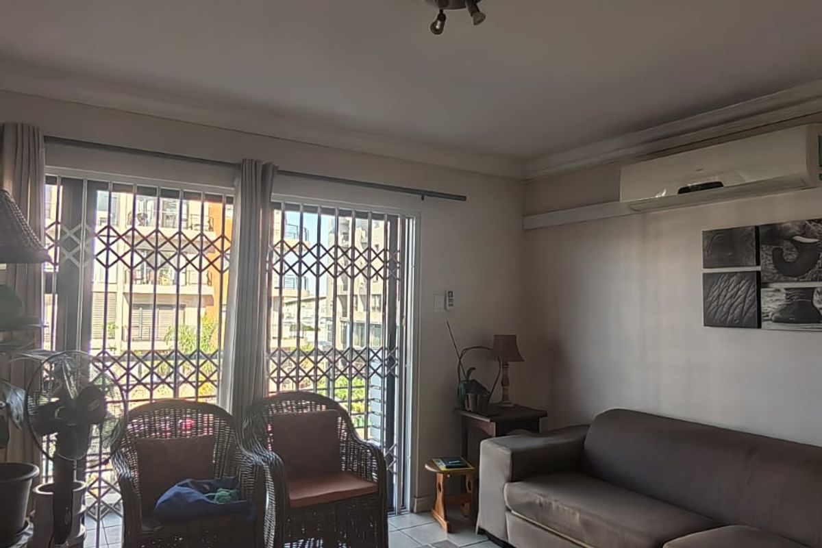 Chic Urban Living In The Heart Of Umhlanga - 3 bed , 3 bath with Double Balcony Views - Photo 3