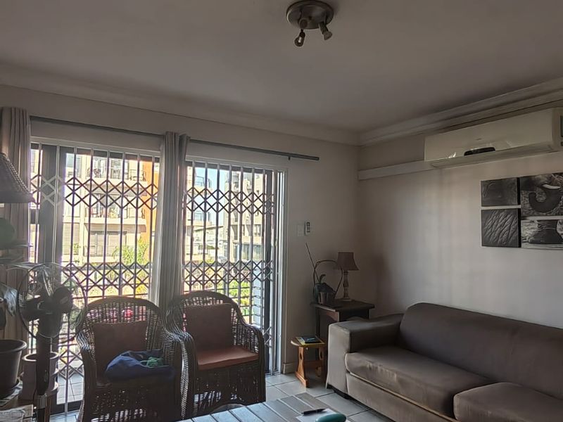 Chic Urban Living In The Heart Of Umhlanga - 3 bed , 3 bath with Double Balcony Views - Photo 3