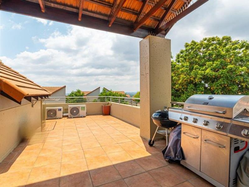 2 BEDROOM LOFT FOR SALE IN FOURWAYS - Photo 10
