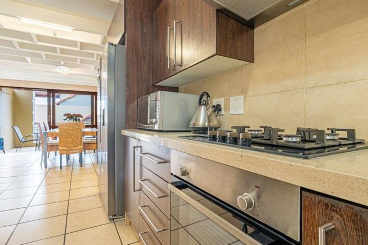 2 BEDROOM LOFT FOR SALE IN FOURWAYS - Photo 2