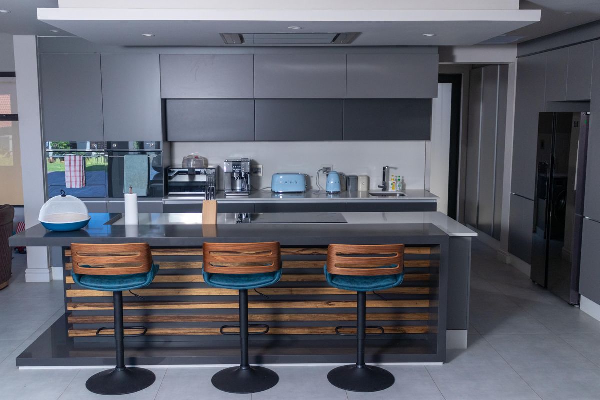 A Coastal Masterpiece in Izinga Park! - Photo 2